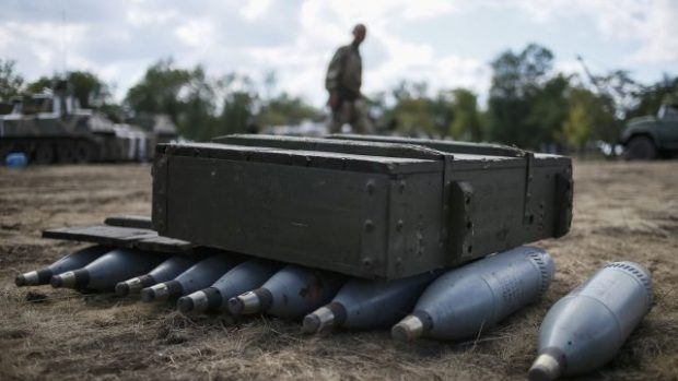 Granáty na stanovišti ukrajinské armády u města Debalceve v Doněcké oblasti 29. srpna