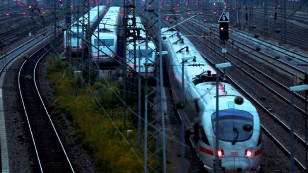 Odstavené vlaky během tříhodinové výstražné stávky strojvůdců železničního dopravce Deutsche Bahn