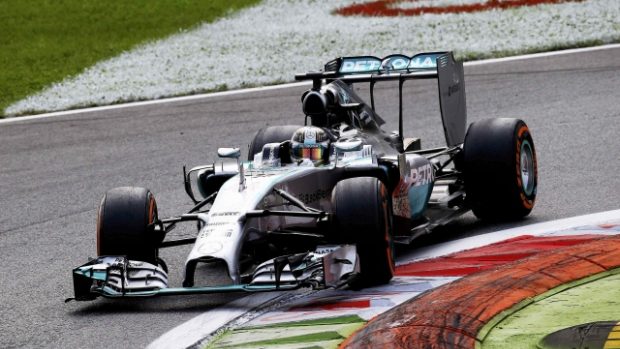 Lewis Hamilton byl v Monze suverénní. Ovládl kvalifikaci i samotný závod