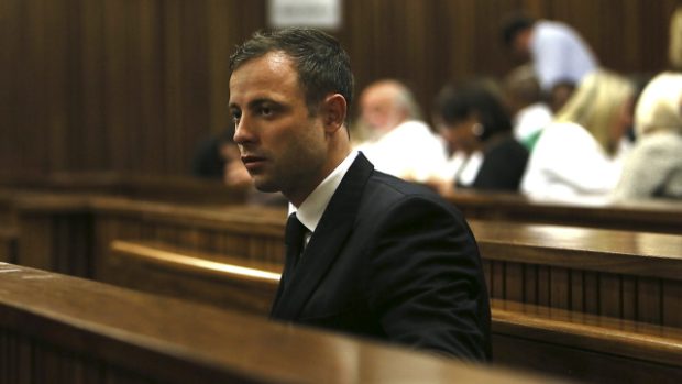 Oscar Pistorius 12.9. před soudem v Pretorii