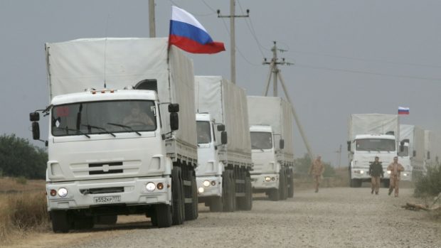 Ruský humanitární konvoj. Kamiony prý převážejí potraviny, zařízení na čištění vody a elektrické generátory