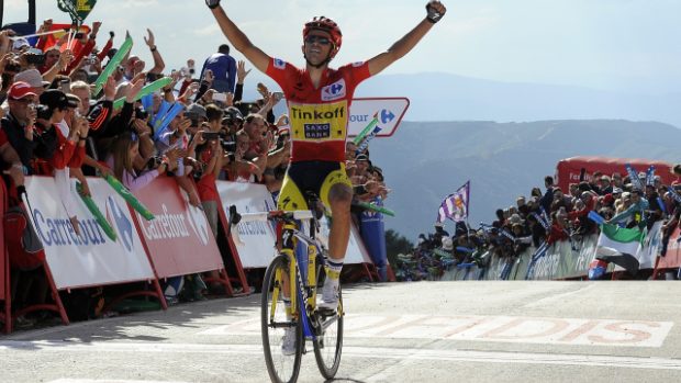 Španělský cyklista Alberto Contador v cíli závěrečné časovky