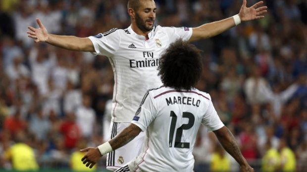 Real Madrid v úvoduním zápase Ligy mistrů porazil Basilej, z gólu se raduje Benzema
