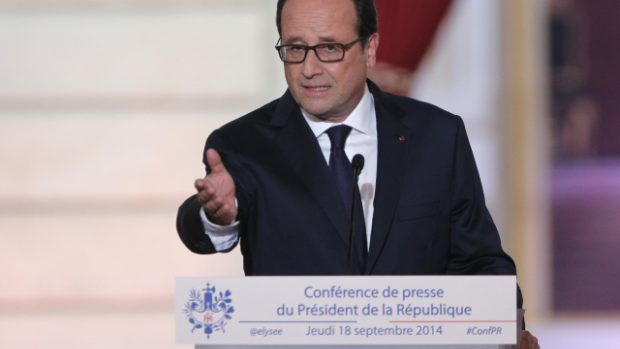 Francouzský prezident Francois Hollande na tiskové konferenci v Elysejském paláci