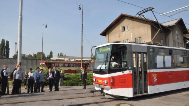 V Praze a středních Čechách by v budoucnu mohly jezdit vlakotramvaje - tramvaje, které na okraji města přejedou na vlakové koleje a pokračují dál