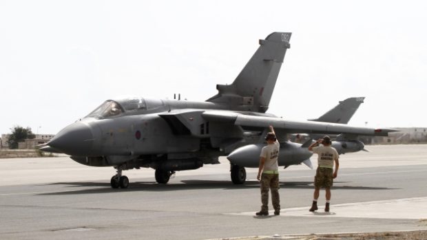 Britské Tornado na základně na Kypru