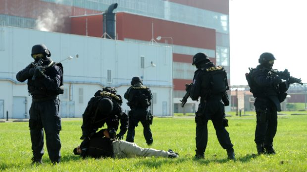 Cvičný zásah policie v jaderné elektrárně Temelín