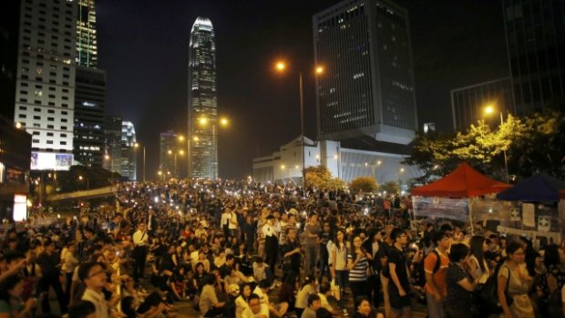 Hongkongská vláda zrušila plánované rozhovory s demonstranty, ti tak opět plní ulice
