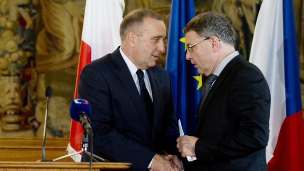 Český ministr zahraničí Lubomír Zaorálek z ČSSD a jeho polský protějšek Grzegorz Schetyna