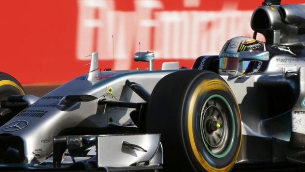 Lewis Hamilton a jeho Mercedes během Velké ceny Ruska
