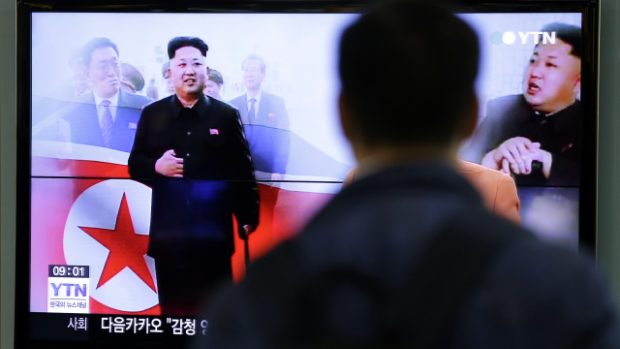 Severokorejský lídr Kim Čong-un se prý po 40 dnech objevil na veřejnosti. Dokazovat to mají fotografie státní agentury KCNA
