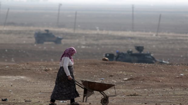 Žena na turecko-syrské hranici