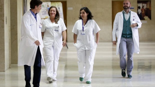 Lékaři z Madridské nemocnice Carlose III oznámili, že žena nakažená ebolou, kterou léčili, už virus nemá