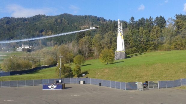 Právě teď se stal Petr Kopfstein historicky prvním vítězem Challenger Cupu v Red Bull Air Race