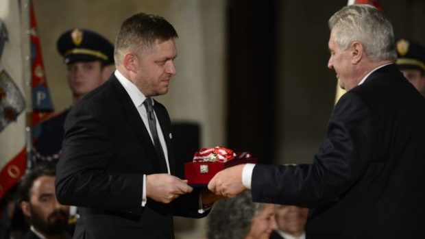 Slovenský premiér Robert Fico převzal na Pražském hradě nejvyšší české státní vyznamenání - Řád bílého lva