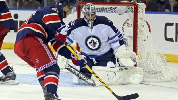 Český brankář Ondřej Pavelec byl hlavní hvězdou utkání Winnipegu na ledě Rangers