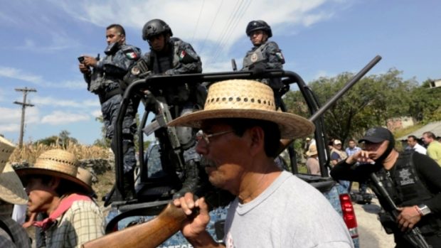 Policie mexického státu Guerrero a federální policie pátrají po 43 studentech, kteří zmizeli po protestech ve městě Iguala