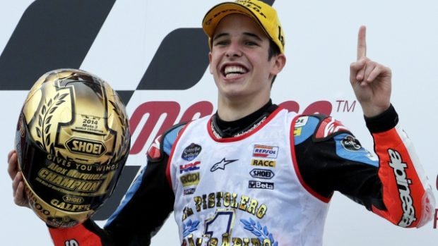 Álex Márquez oslavuje svůj triumf v Moto3
