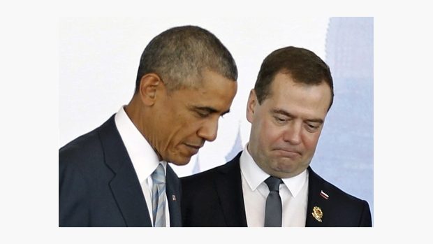 Barack Obama a Dmitrij Medveděv na summitu asijských zemí v Barmě