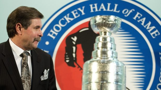 Bývalý sudí Bill McCreary se zapsal mezi legendy NHL