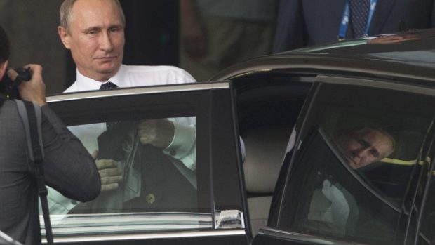 Ruský prezident Vladimir Putin při odjezdu z hotelu na letiště