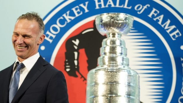 Dominik Hašek patří mezi nové členy Síně slávy NHL