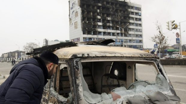 Dům tisku v centru čečenského hlavního města Grozného po útoku ozbrojenců