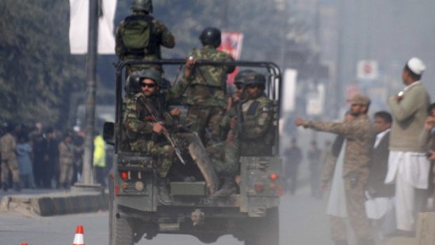 K osvobození rukojmí nasadila pákistánská armáda desítky příslušníků