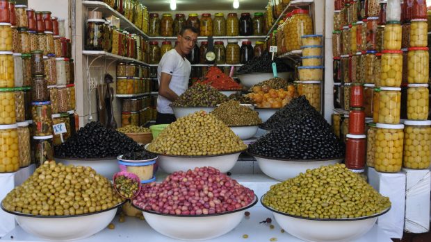Maroko: Marakéš, prodejce oliv