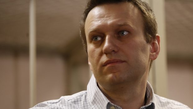 38letý kritik ruského prezidenta Alexej Navalnyj dostal za údajnou zpronevěru 27 milionů rublů 3,5letý podmíněný trest