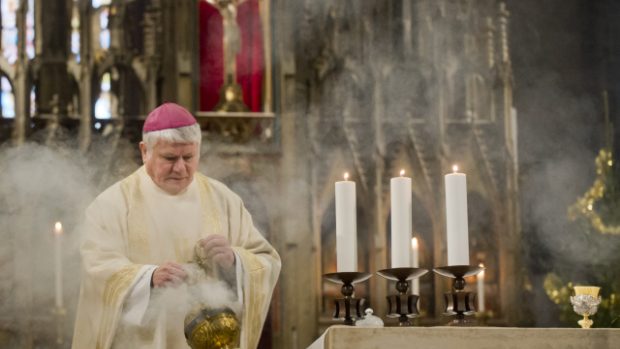 Mši za Olgu Havlovou sloužil ve svatovítské katedrále biskup Václav Malík