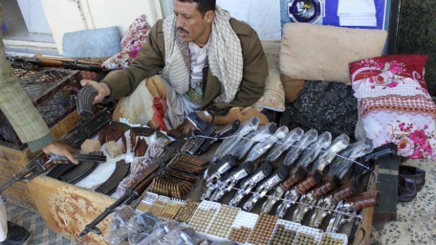 Zbraně jsou v Jemenu běžně dostupné (ilustrační foto)
