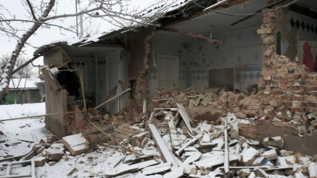 Kyjev i separatisté ohlásili zostření bojů v Donbasu, poškozena byla řada domů