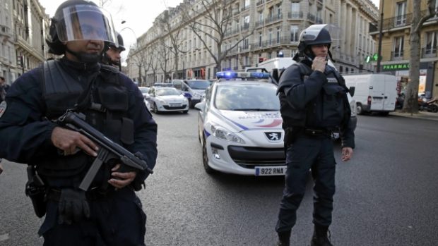 Francouzská policie zůstává ve střehu