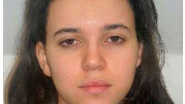 Francouzská policie hledá Hayet Boumddienovou, kterou spojuje se zabitím policistky při střelbě v Paříži