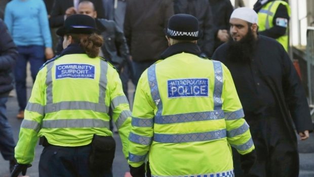 Terčem plánované útoku islamistů mají být britští policisté nebo vojáci (ilustrační foto)