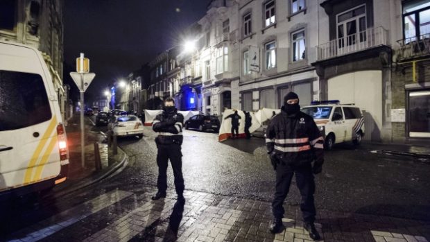 Při zátahu na údajné teroristy zastřelila belgická policie dvě osoby