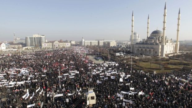 Statisíce lidí protestovaly v čečenském Grozném proti karikaturám proroka Mohameda