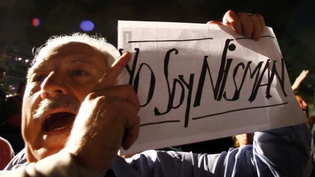 Tisíce Argentinců vyšly do ulic a požadovaly důkladné vyšetření smrti prokurátora Nismana