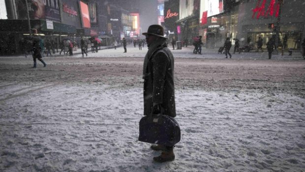 New York, Times Square. Město čelí přívalům sněhu