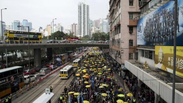 V Hongkongu protestovaly tisíce lidí