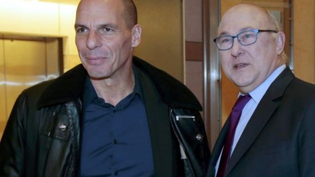 Řecký ministr financí Janis Varufakis a jeho francouzský protějšek Michel Sapin se setkali v Paříži