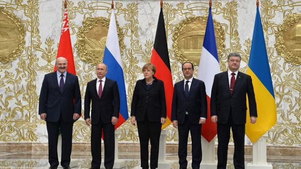 Jednání v Minsku. Zleva: Alexandr Lukašenko, Vladimir Putin, Angela Merkelová, François Hollande a Petro Porošenko