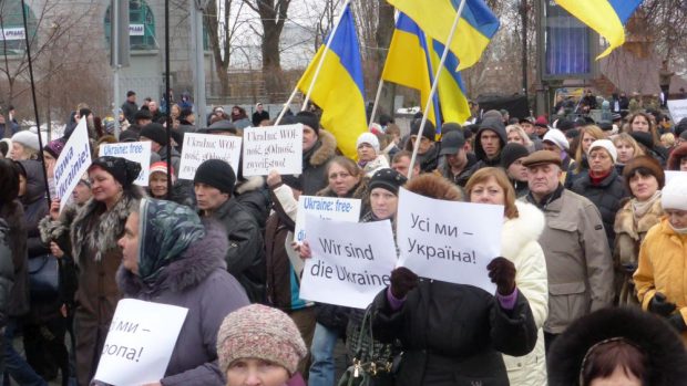 Pochod důstojnosti v Kyjevě připomněl rok od krvavého potlačení protestů na Majdanu