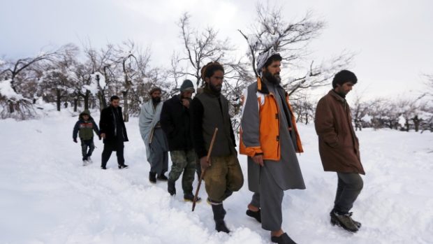 Horalé z afghánské provincie Pandžšír pátrají po svých blízkých, které zasypala lavina