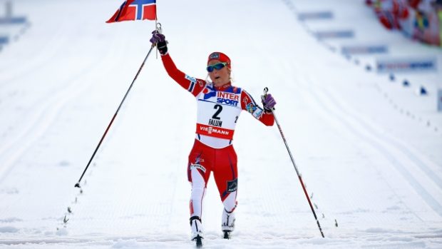 Therese Johaugová z Norska v cíli závodu na 30 km klasicky na mistrovství světa ve Švédsku