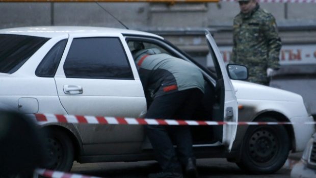 Vražda Němcova. Vyšetřovatelé prošetřují podezřelé auto.