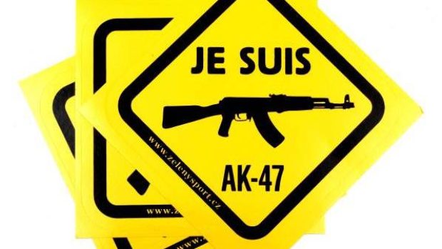 Nová kontroverzní reklama českého zbrojaře parafrázuje slogan Je suis Charlie