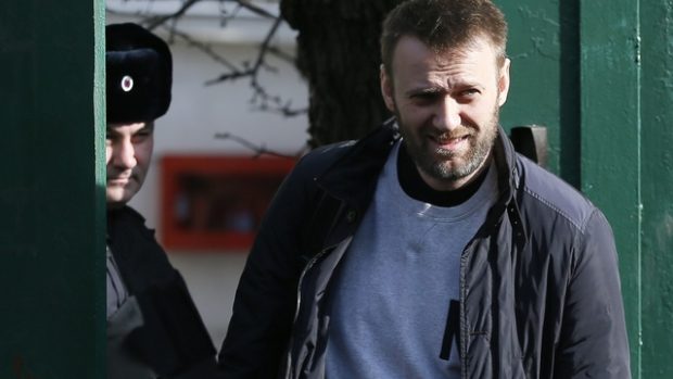 Ruský opoziční aktivista Alexej Navalnyj po 15 dnech vyšel z věznice