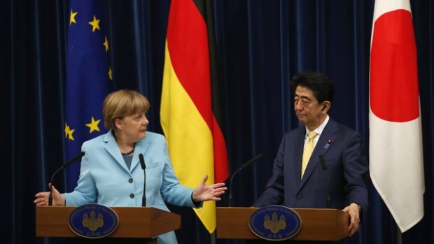 Německá kancléřka Angela Merkelová a japonský premiér Šinzó Abe
